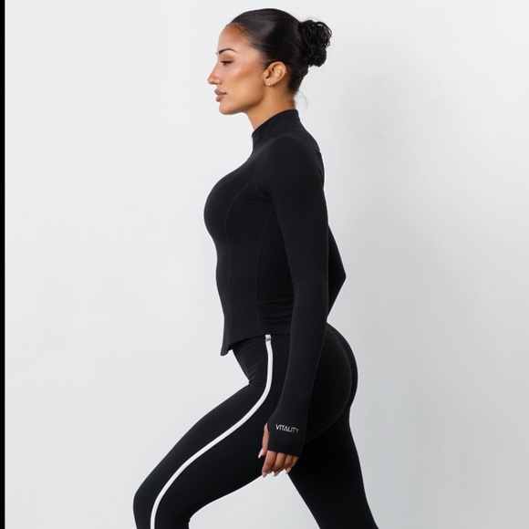 Vitality Cloud lI™ Half Zip Top - Midnight Contrast - Picture 4 of 7